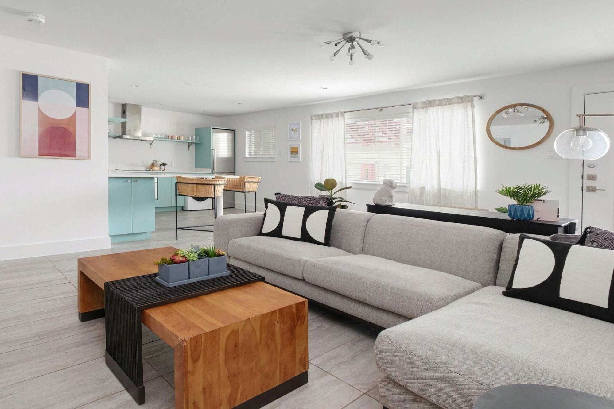 Chic Clarksville 2Br Condo Near Downtown Остин Екстериор снимка