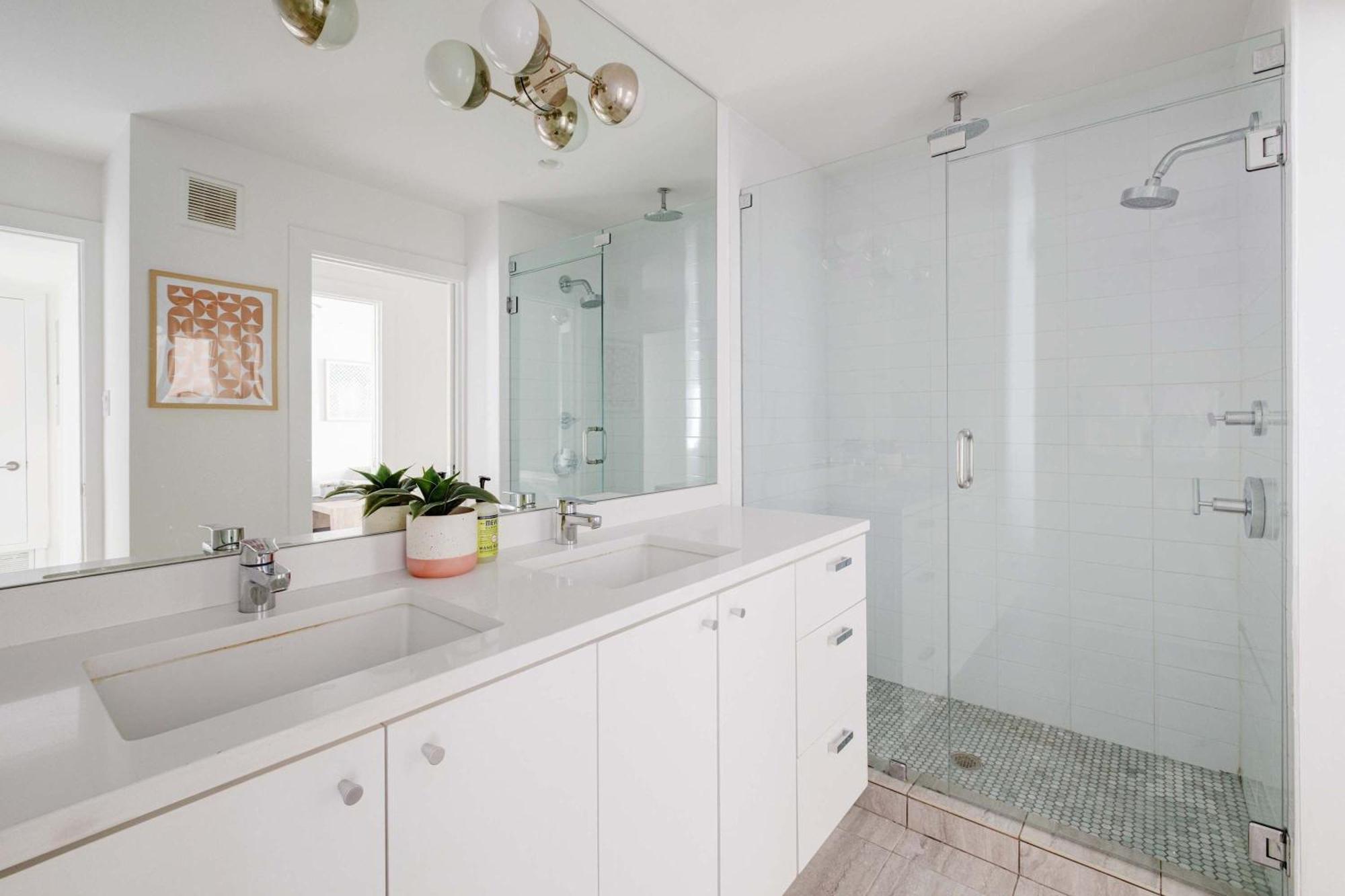 Chic Clarksville 2Br Condo Near Downtown Остин Екстериор снимка